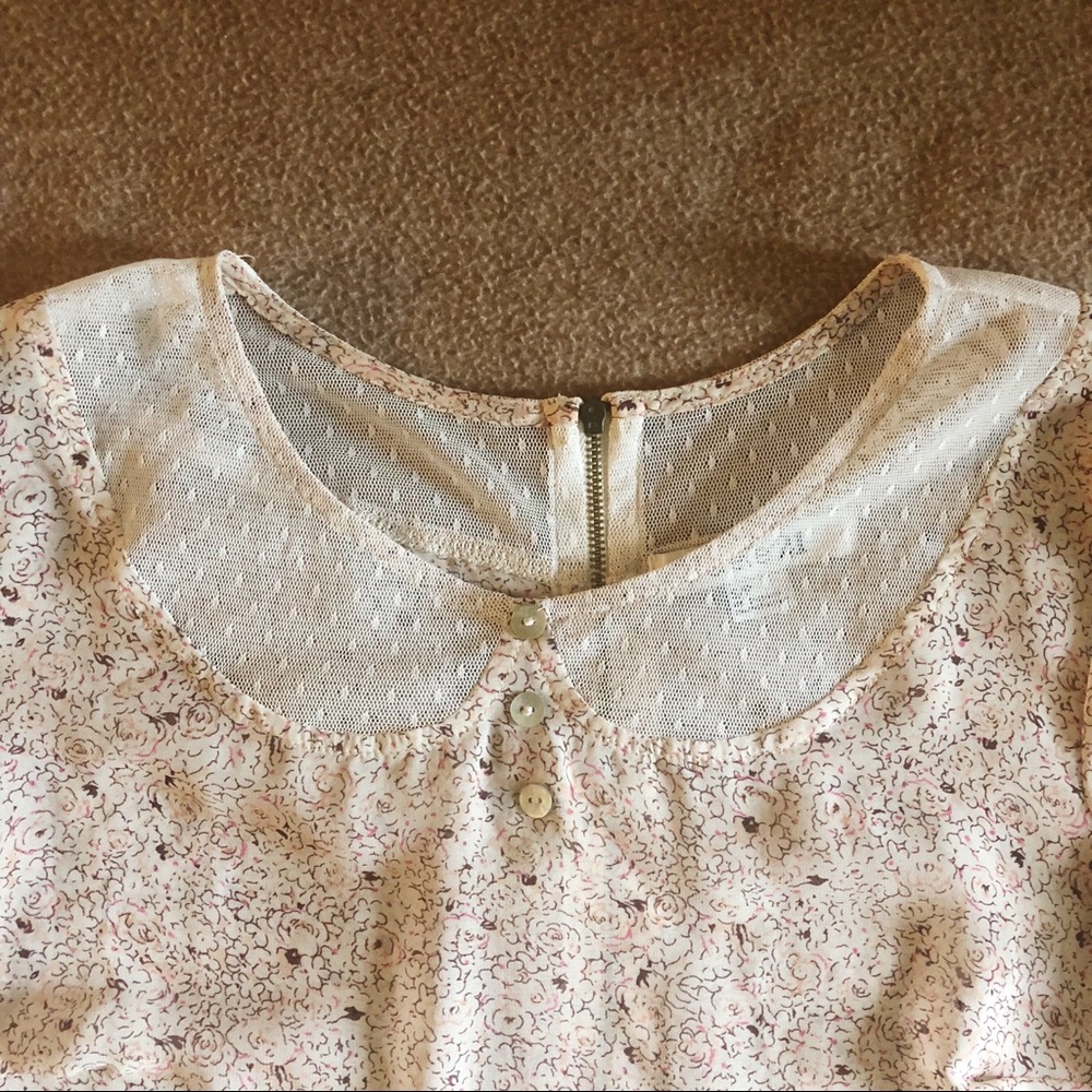 FOREVER 21 sheer floral short-sleeved top cream